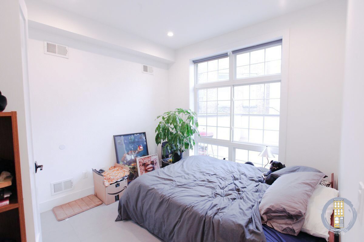 Primary Photo - 1161 Myrtle Ave