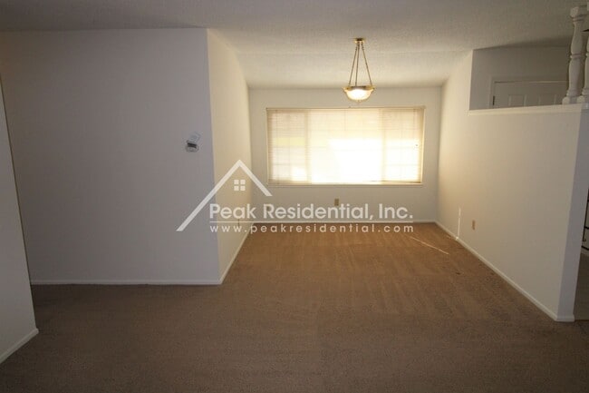Building Photo - Spacious College Greens 3bd/2ba Duplex wit...