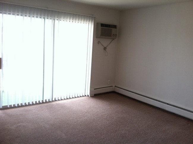 Building Photo - 24925 Jefferson Ave