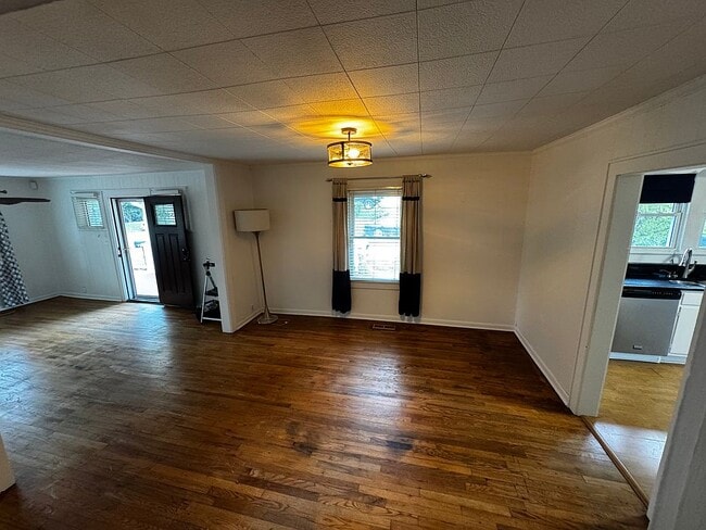Building Photo - 1820 Luttrell St