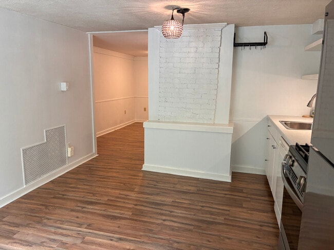 Building Photo - 4951 Lake Forrest Dr NW