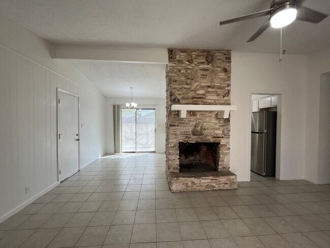 Foto del edificio - 12302 Willow Wild Dr