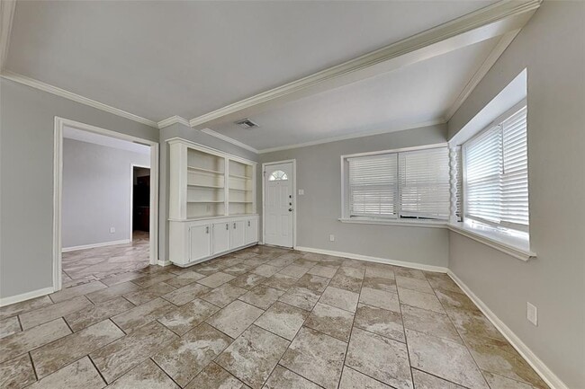 Building Photo - 14922 Spring Lake Dr