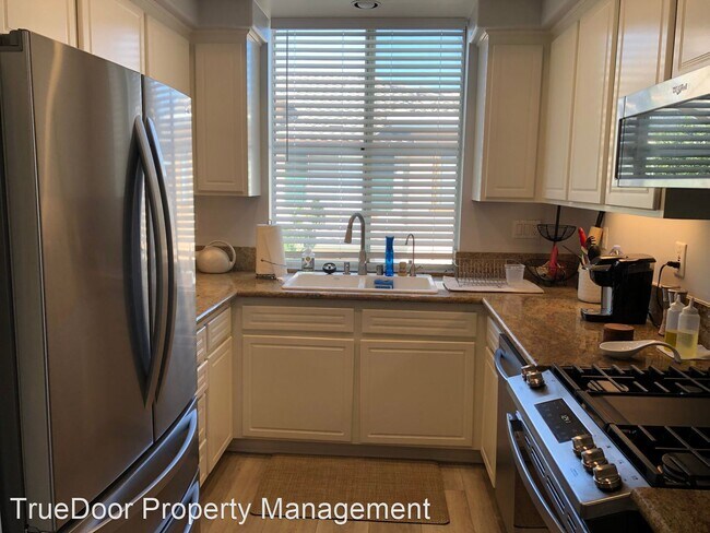 Building Photo - 2 br, 1 bath House - 2805 Ladrillo Aisle #30