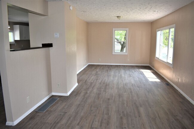 Foto del edificio - LEASE PENDING AS OF 05/06/2025: Lovely 3 b...