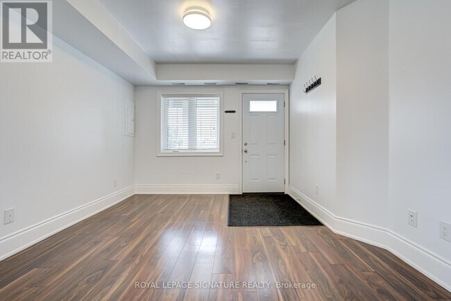 Building Photo - 250 Nairn Ave