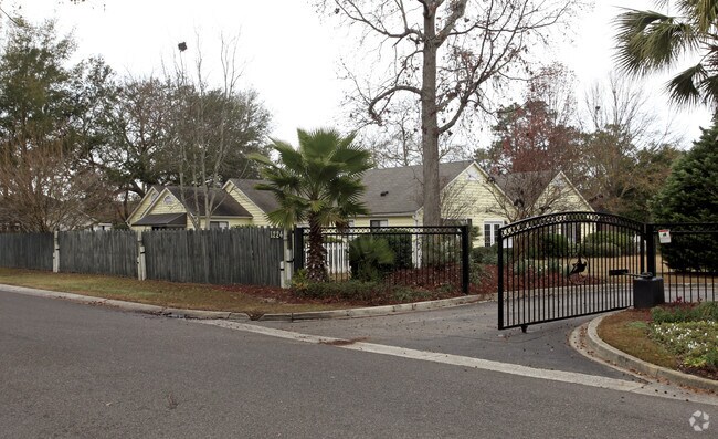 Entrada al pueblo - Cooper River Villages