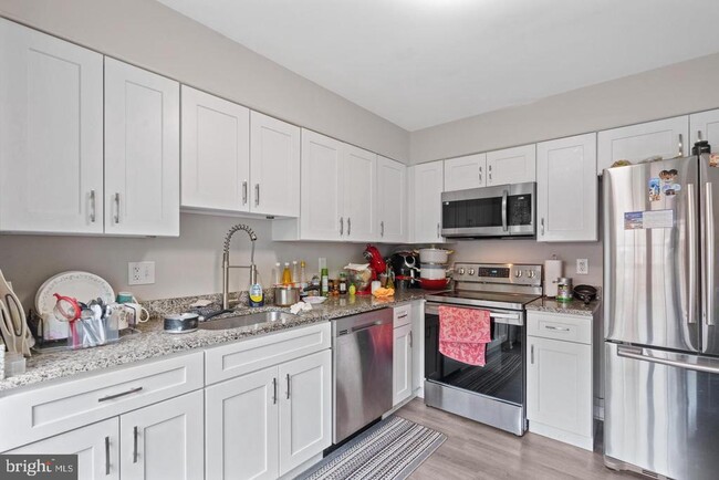 Building Photo - 7307-ROCKEY Rokeby Dr