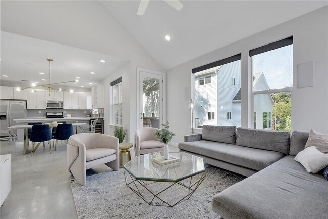 Building Photo - 3001 Del Curto Rd