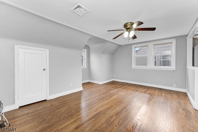 Building Photo - 21 Bond Pl
