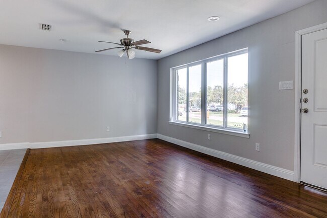 Building Photo - Stunning 3BD/2BA Mesquite Home