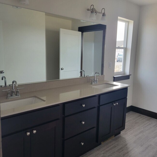 Foto del edificio - Brand New 3 Bed 2.5 Bath with double attac...