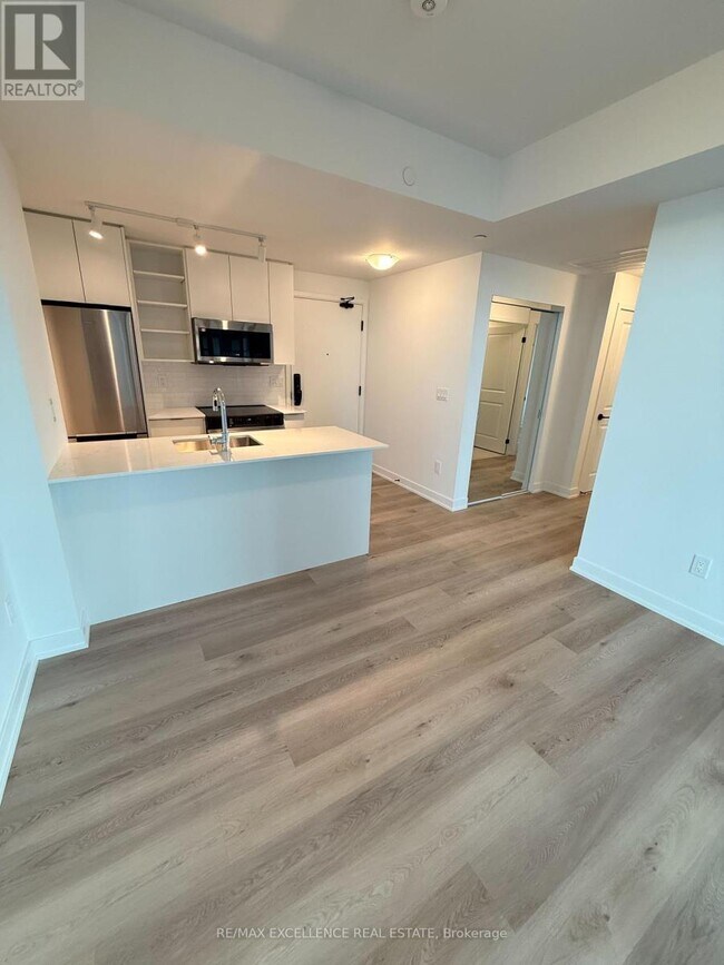 Photo du bâtiment - 2075 Lakeshore Rd.