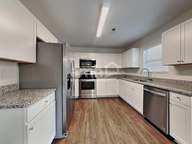 Foto del edificio - 8443 Redding Glen Ave