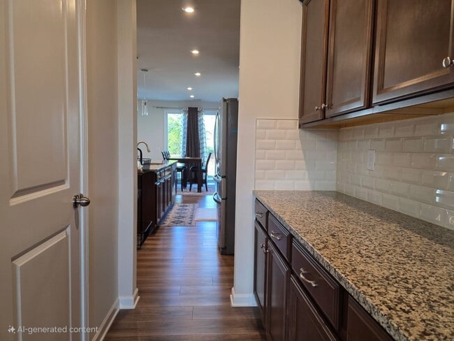 Building Photo - Huge 5 Bedroom / 4.5 Bathroom North Charlotte