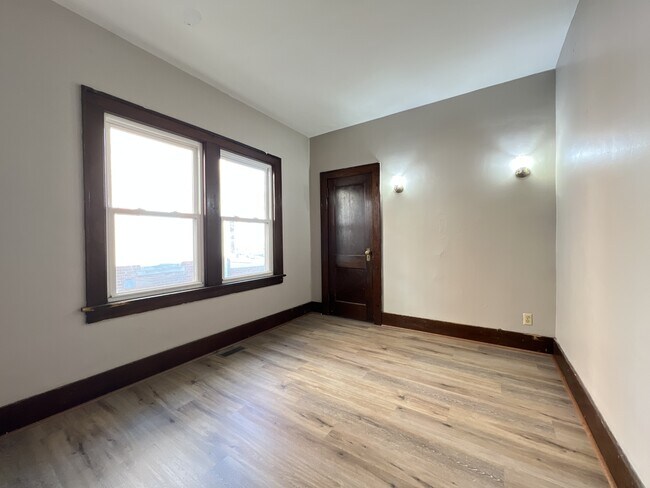 Foto del edificio - 2501 Central Ave