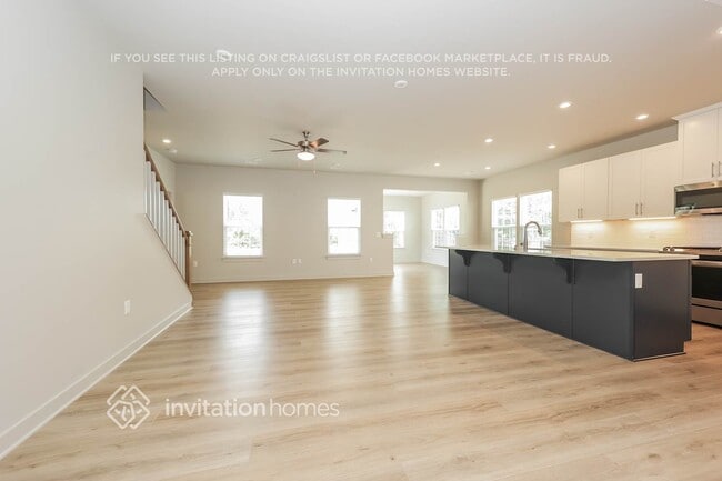 Building Photo - 6550 Palm Warbler Dr