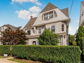 Building Photo - 582 Palisade Ave