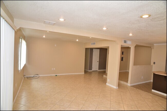 Building Photo - 10824 Pico Norte Rd