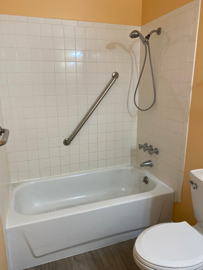 Foto del edificio - 3219 Hanover Dr