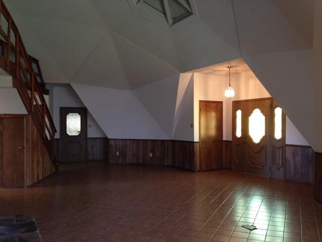 Building Photo - 4473 Tryon Rd