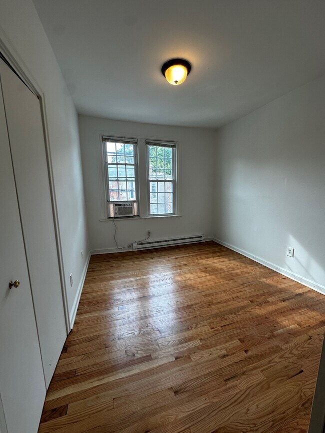 Foto del edificio - 1226 F St NE