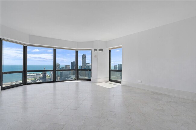 Foto del edificio - 100 E Huron St