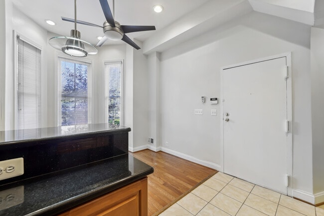 Foto del edificio - 1006 N St NW