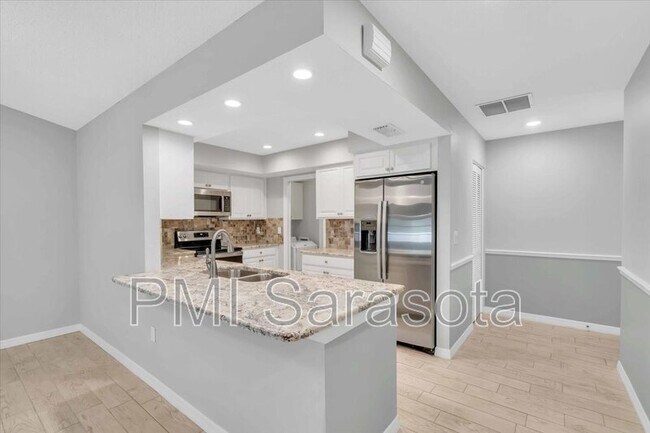 Foto del edificio - 7235 Wood Creek Dr