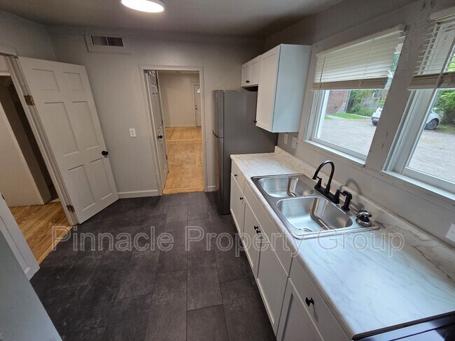 Foto del edificio - 832 N Leroy St