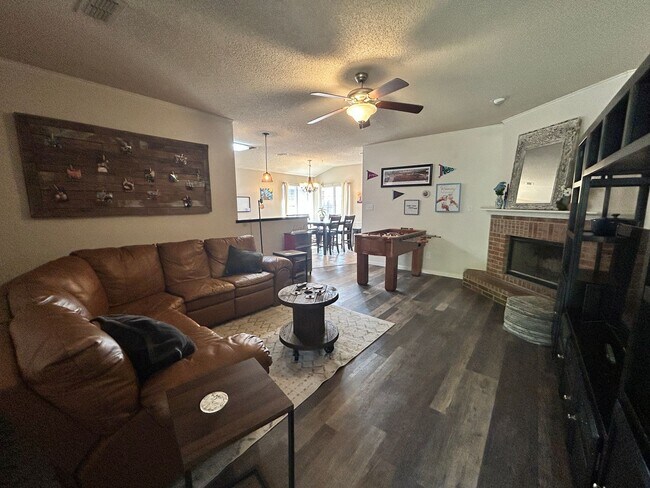 Building Photo - 3 bed 2 bath - Frenship ISD