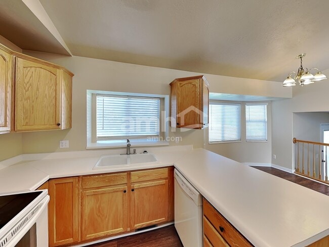 Building Photo - 1920 Sergeant Dr