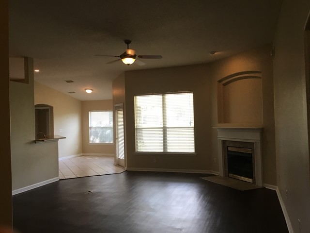 Building Photo - 2024 Chaucer Ln