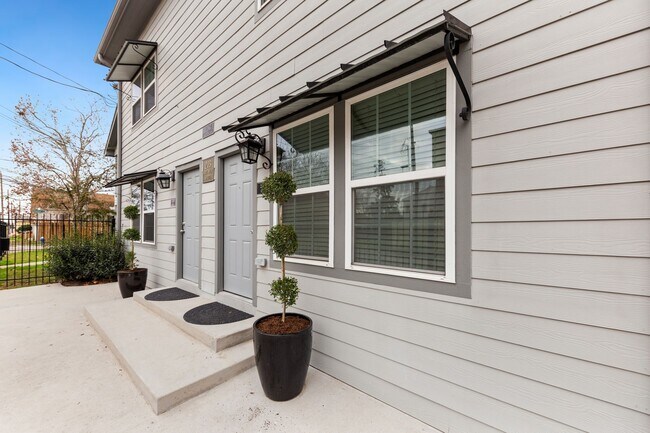 Building Photo - 203 N Milby St