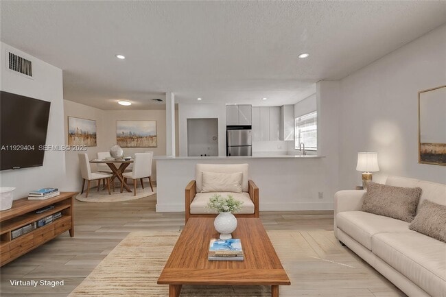 Building Photo - 1100 SW 4th Ave