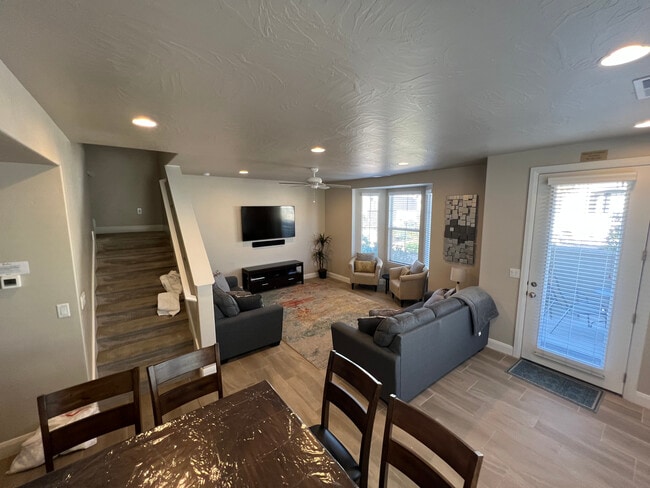 Foto del edificio - 1911 E Fiesta Ln