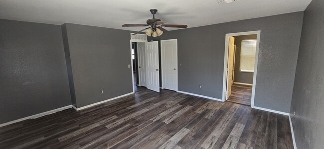 Building Photo - 3256 S Chaparral Rd