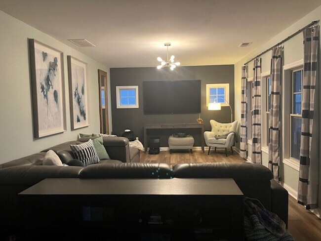 Foto del edificio - COMING SOON - LARGE 4 Bed 4 Bath in Lexington!