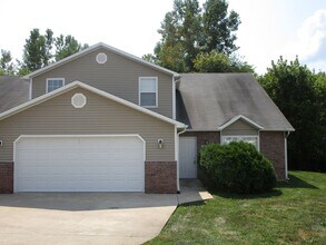 Building Photo - 5013-5015-5015 Betty Jean Way