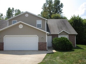 Building Photo - 5013-5015-5015 Betty Jean Way