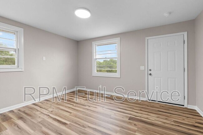 Foto del edificio - 895 W Sharpe Avenue