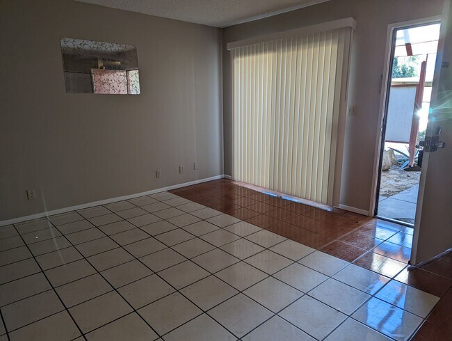 Foto del edificio - 2 BED, 2 BATH