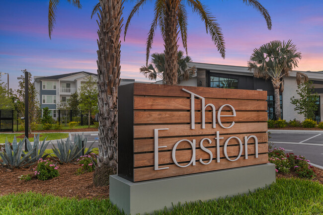 Foto del edificio - The Easton Riverview Apartments