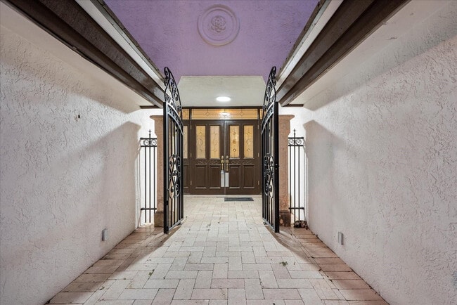 Building Photo - 1421 Ponce de Leon Dr