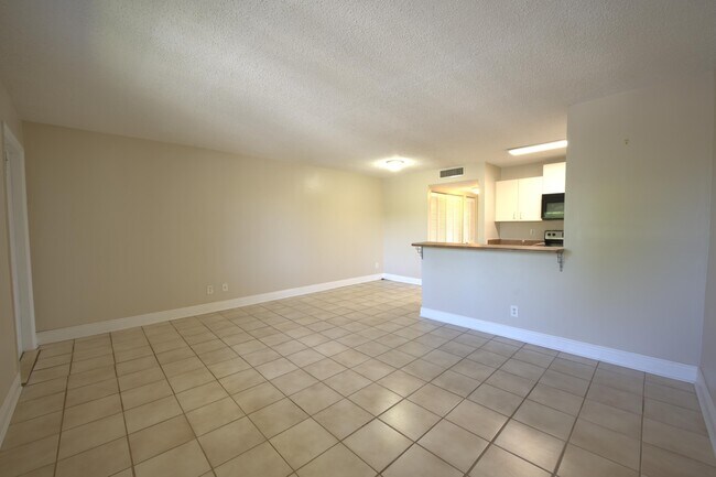 Building Photo - 1523 Meadows Cir
