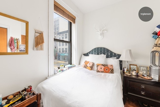 Building Photo - 270 Bleecker Street
