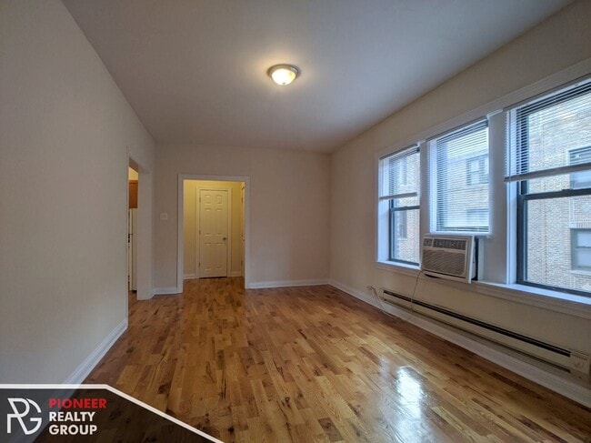 Building Photo - 3732 N Pine Grove Ave