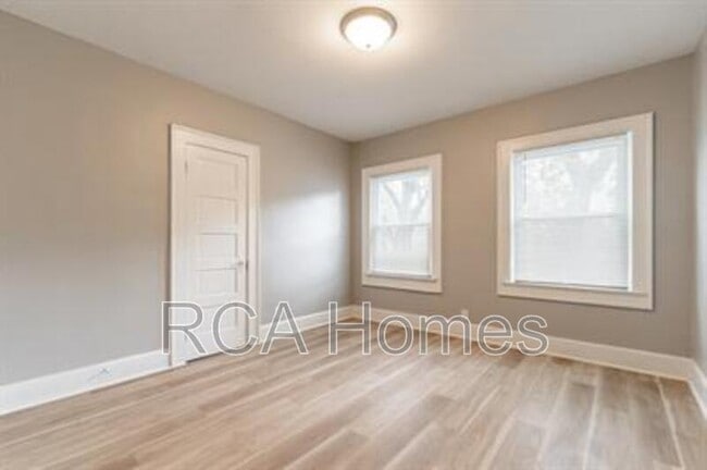 Photo - 1113 N Oxford St House