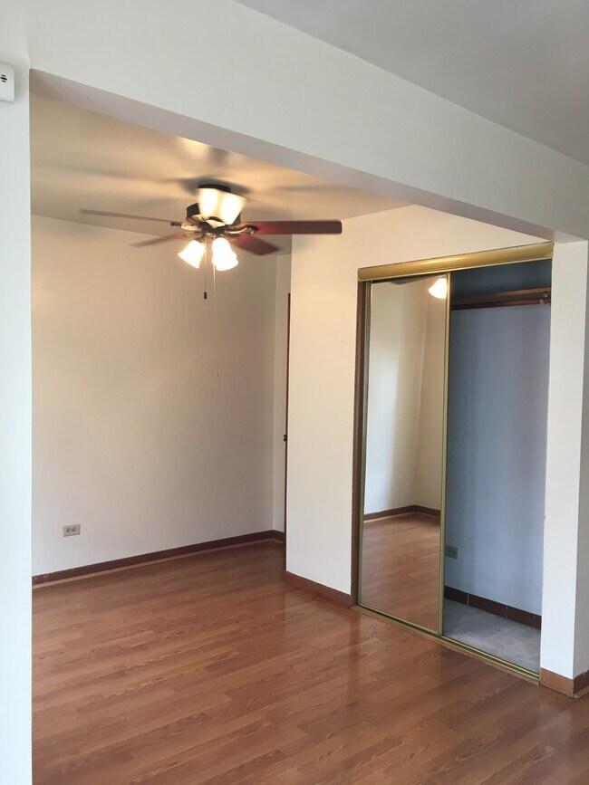 Building Photo - 2347 S Oakley Ave