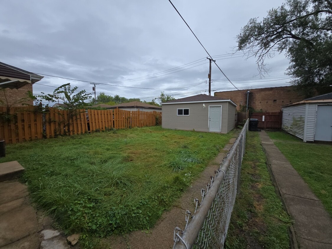 Foto del edificio - 12871 S Green St